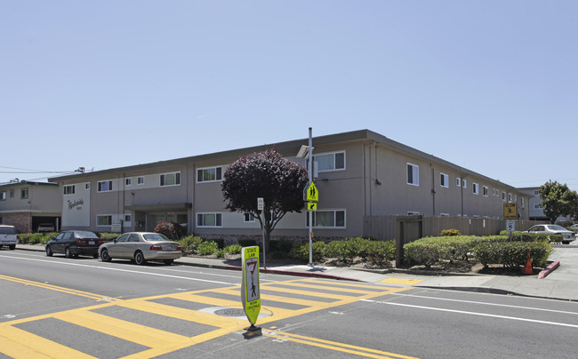 Parkside Apartment in San Leandro, CA - Foto de edificio - Building Photo