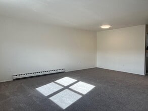 8 White Gate Rd in Wappingers Falls, NY - Building Photo - Building Photo
