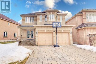 17 Ferncliffe Crescent in Markham, ON - Building Photo