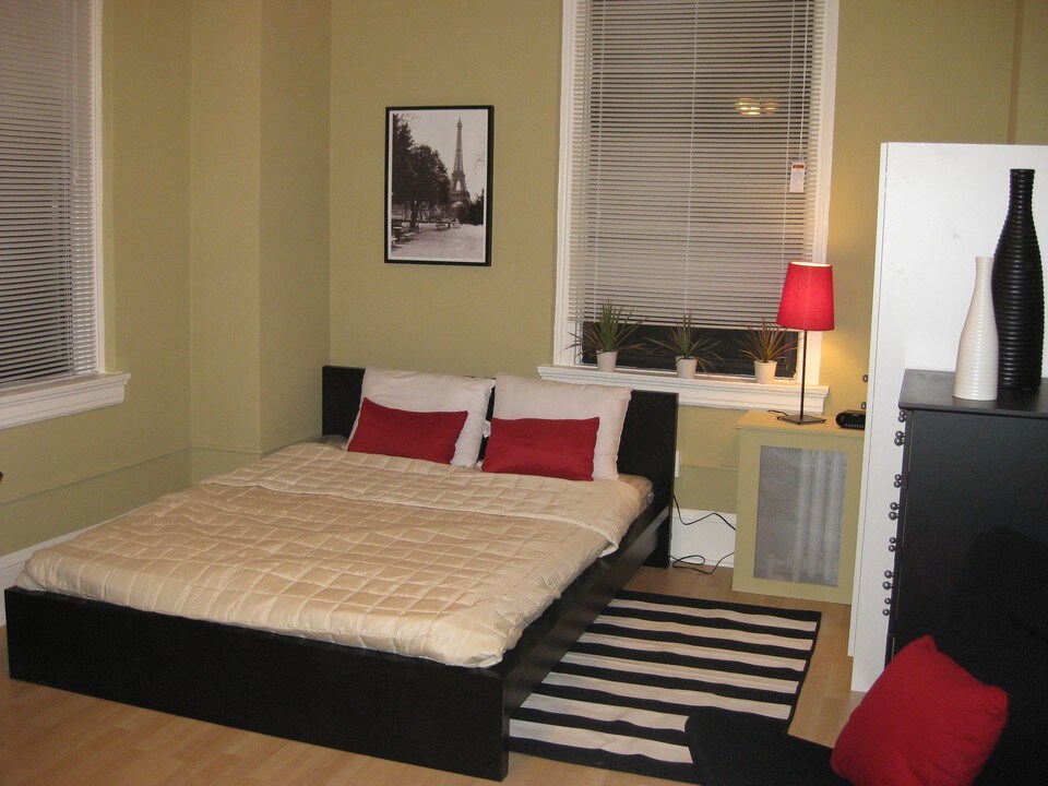 1324 Locust St, Unit 404 in Philadelphia, PA - Building Photo