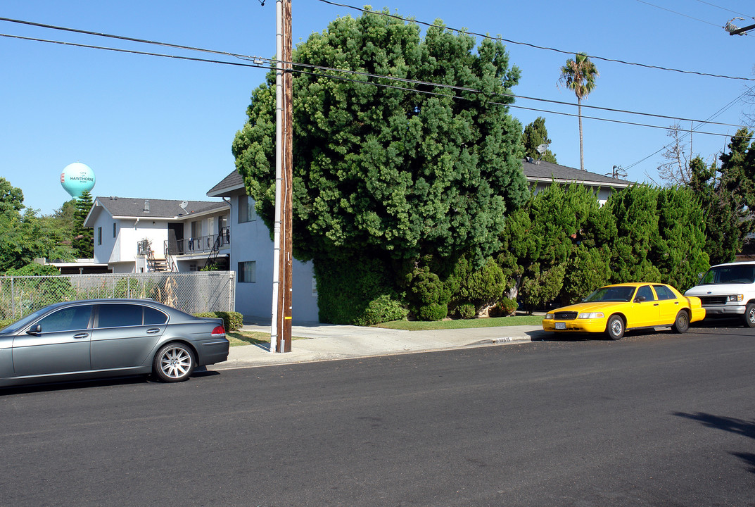 12615 Grevillea Ave in Hawthorne, CA - Building Photo