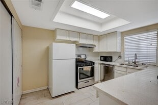 5923 Laredo St in Las Vegas, NV - Building Photo
