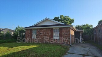 7615 Stonewood St in New Orleans, LA - Building Photo