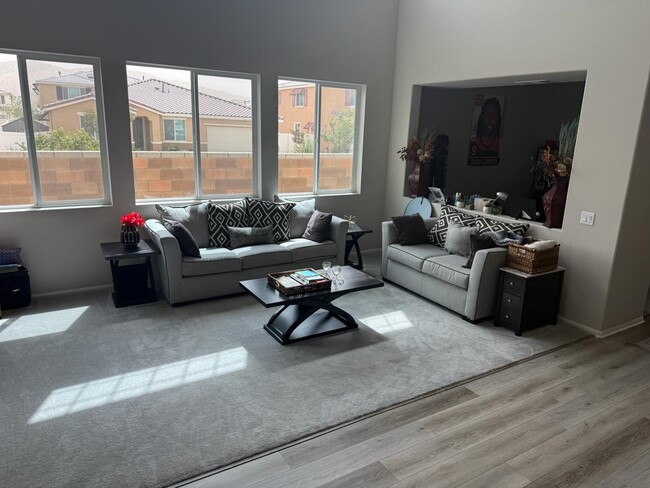 39118 Forsythia Ln in Palmdale, CA - Foto de edificio - Building Photo