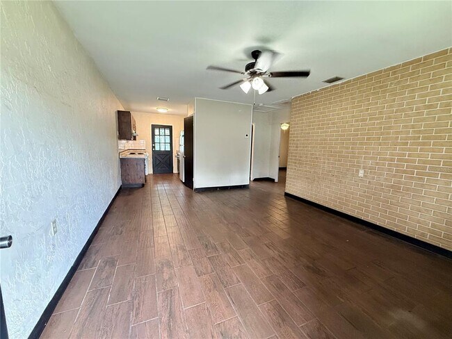 17303 Lynnette Dr in Lutz, FL - Building Photo - Building Photo