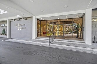 2401 Bayshore Blvd in Tampa, FL - Building Photo - Building Photo