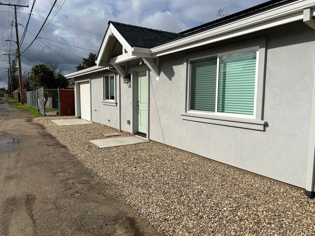 512 Forrest Ave in Lodi, CA - Building Photo - Building Photo