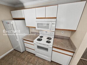 3173 Wayside Plaza in Walnut Creek, CA - Building Photo - Building Photo