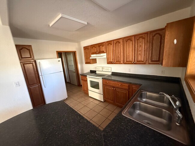 403 W 3rd St in Sanborn, IA - Building Photo - Building Photo