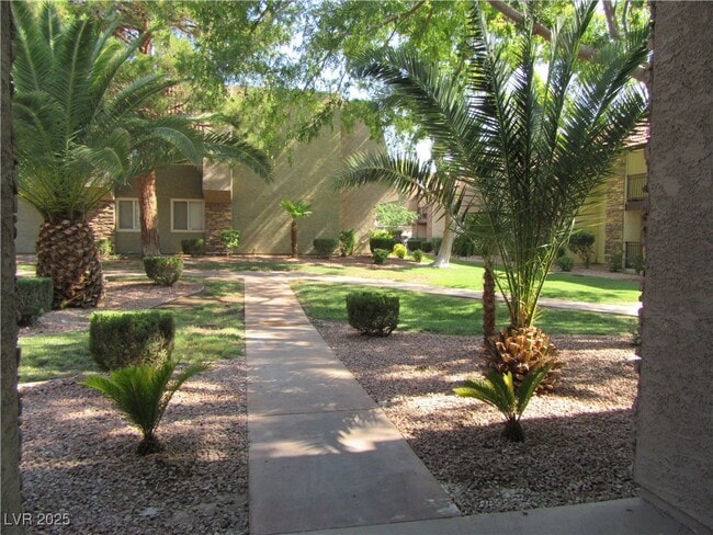 4954 River Glen Dr in Las Vegas, NV - Building Photo - Building Photo