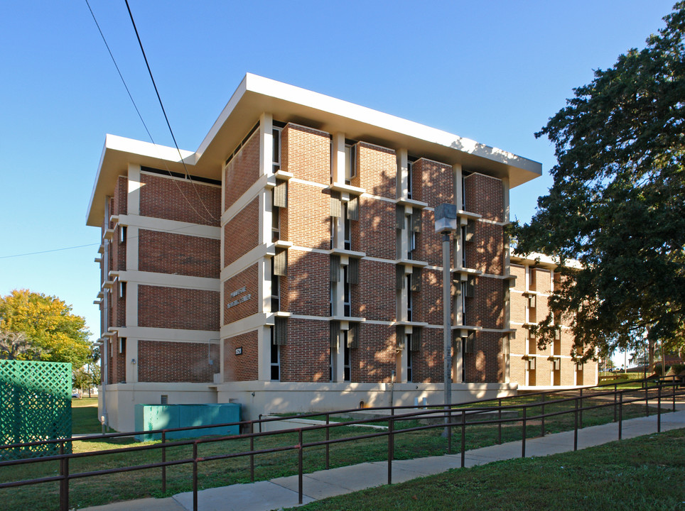 Paddy Fote Housing Center in Tallahassee, FL - Building Photo