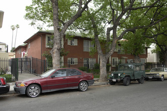 1640 N Harvard Blvd in Los Angeles, CA - Building Photo - Building Photo