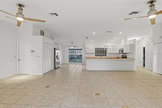 131 2nd Ave E in Palmetto, FL - Foto de edificio - Building Photo