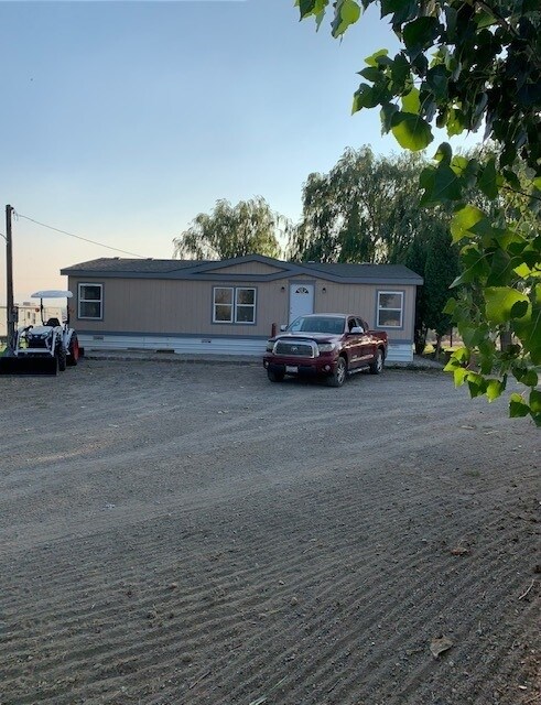 2963 Rd S SW in George, WA - Foto de edificio - Building Photo