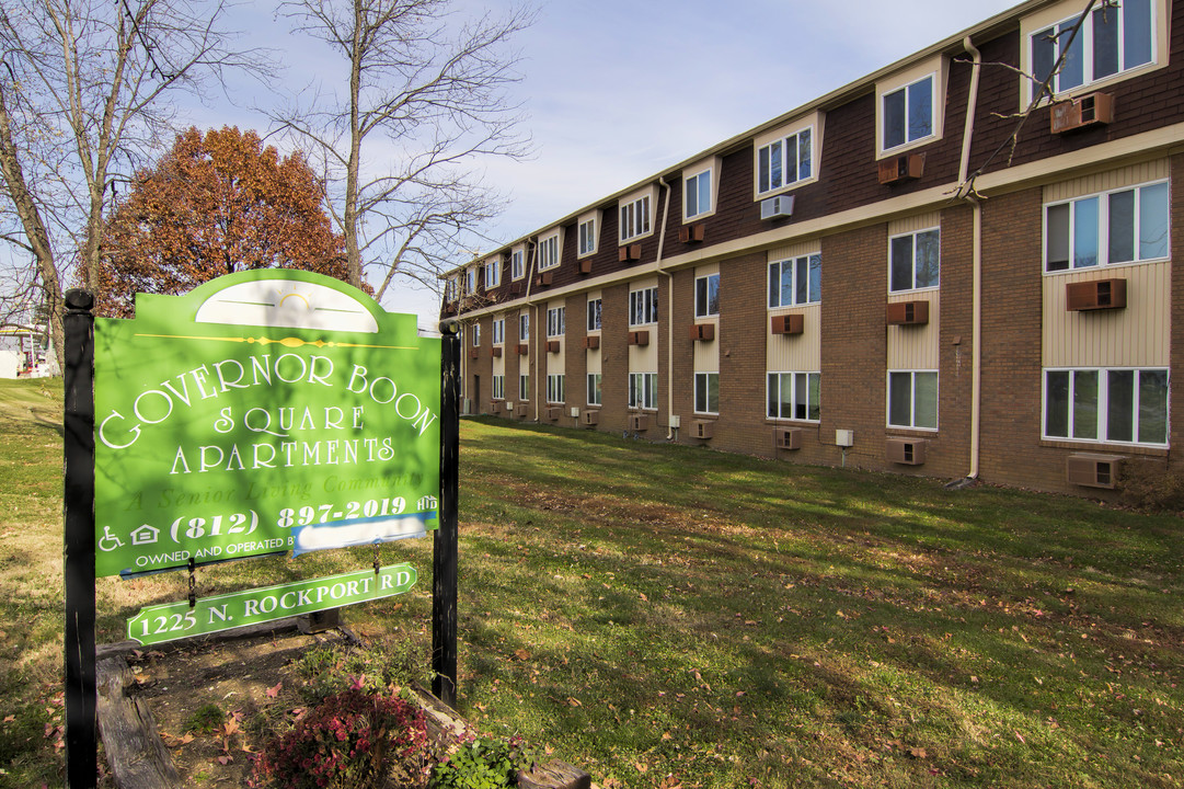 Governor Boon Square Apartments in Boonville, IN - Building Photo