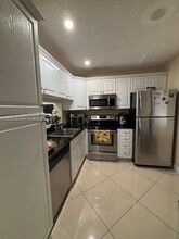 5540 Lakeside Dr in Margate, FL - Building Photo - Building Photo