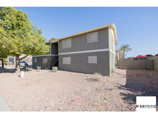 2013 N Hunt Cir in Mesa, AZ - Building Photo - Building Photo