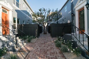 Chateau New Hampshire in Los Angeles, CA - Building Photo