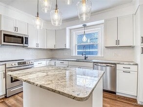 26 Paris Rd in New Hartford, NY - Building Photo - Building Photo