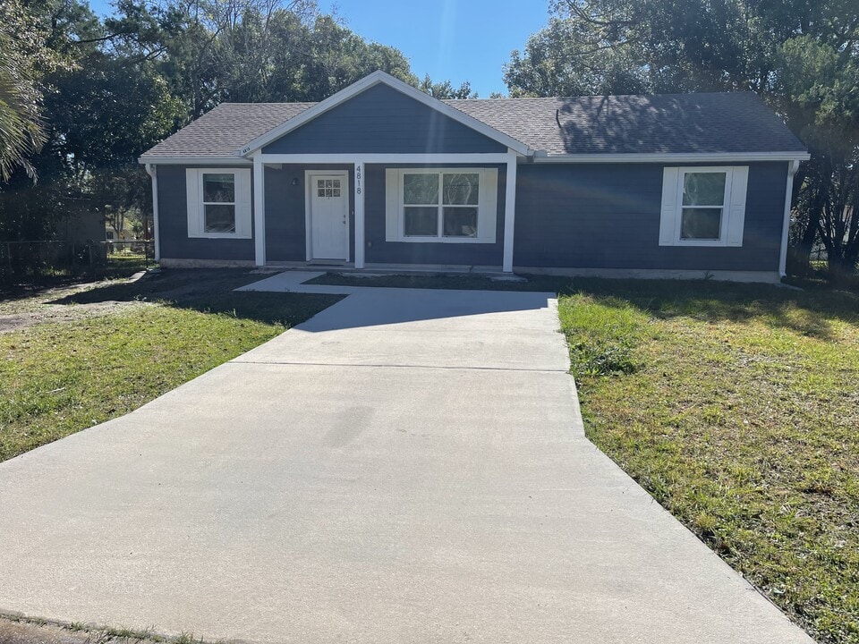 4818 Rhode Island Dr N in Jacksonville, FL - Foto de edificio