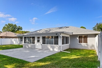 807 Scrub Oak St in South Daytona, FL - Building Photo - Building Photo
