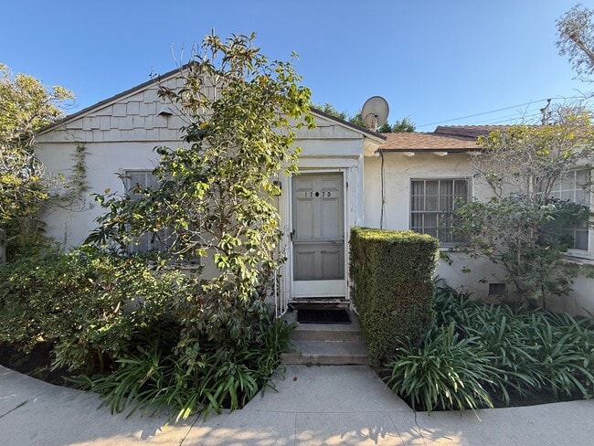 1775 Kelton Ave, Unit Like a Small House