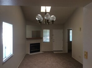 2600 Brookside Dr in Bakersfield, CA - Building Photo - Building Photo