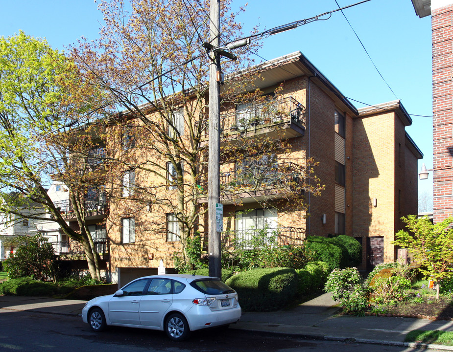 Malden House Apartments in Seattle, WA - Building Photo