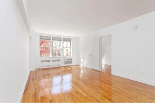 855 E 7th St in Brooklyn, NY - Building Photo