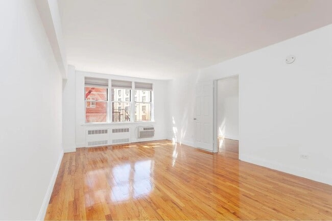 property at 855 E 7th St