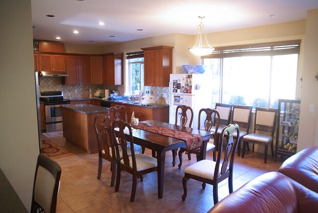 761 Huber Dr in Port Coquitlam, BC - Building Photo - Building Photo