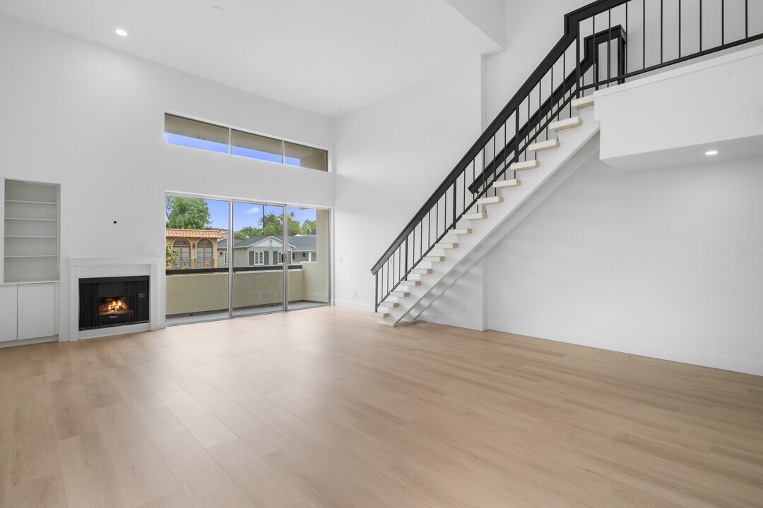 10511 Ashton Ave in Los Angeles, CA - Foto de edificio