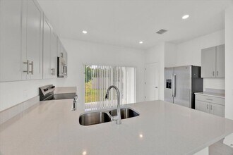 3045 Skyline Lp in Kissimmee, FL - Building Photo - Building Photo