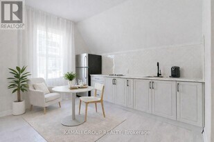 93 McMillan Dr in Oshawa, ON - Building Photo