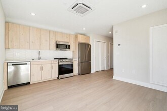 922 N Broad St in Philadelphia, PA - Foto de edificio - Building Photo