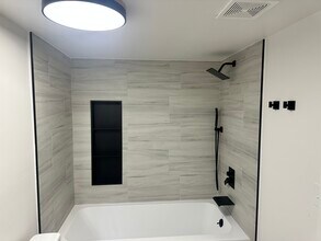 1653 Cass Lake Rd, Unit A in Keego Harbor, MI - Foto de edificio - Building Photo