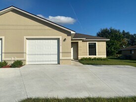 4519 Skyline Blvd in Cape Coral, FL - Building Photo
