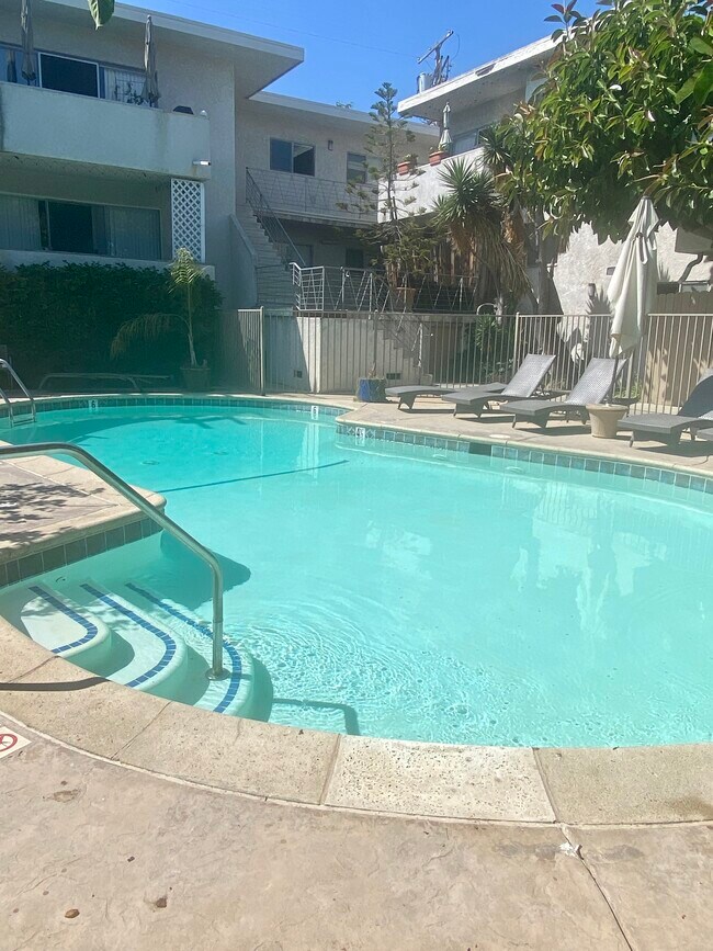 11679 Montana Ave Apartments and Nearby Los Angeles Apartments For Rent