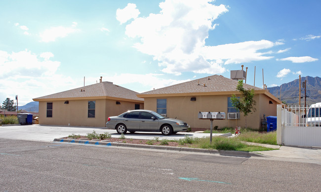 8931 Herbert St in El Paso, TX - Foto de edificio - Building Photo