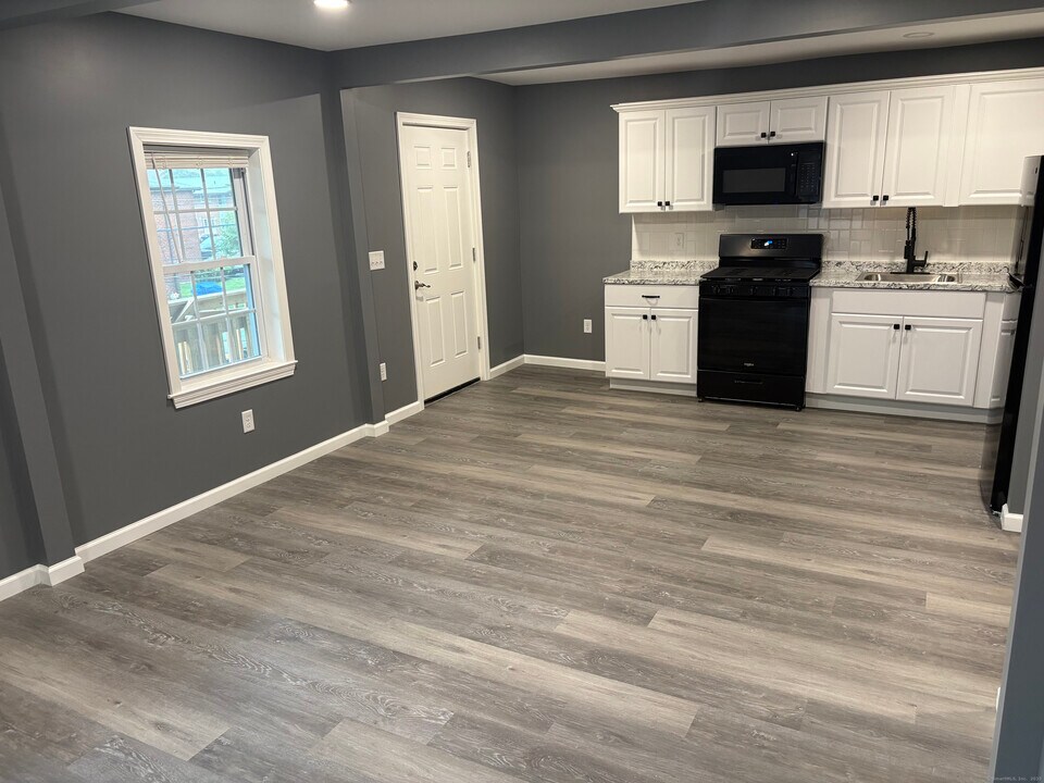 74 Park St in Meriden, CT - Building Photo