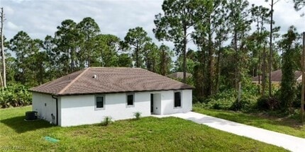 619 Summit Ave S in Lehigh Acres, FL - Building Photo - Building Photo
