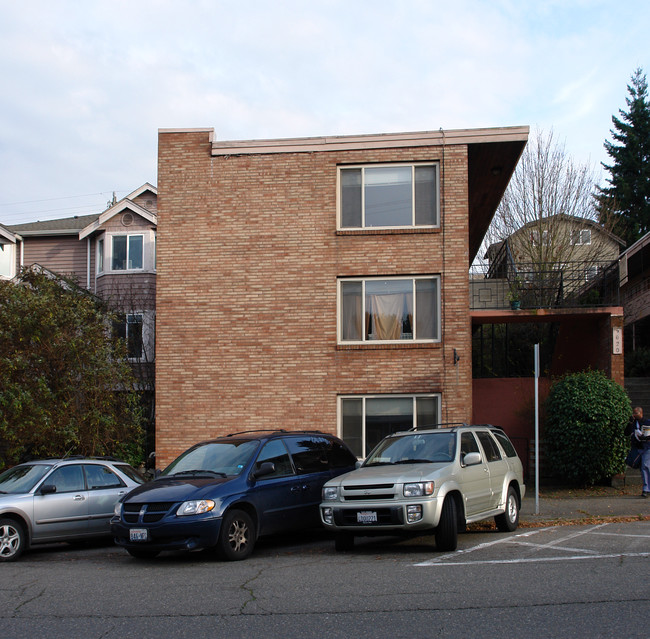 5620 University Way NE in Seattle, WA - Building Photo - Building Photo