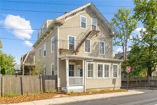 427 Spring St in Newport, RI - Building Photo