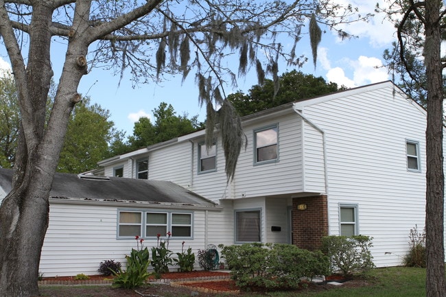 Mayport Ribault Bay Village in Atlantic Beach, FL - Building Photo - Building Photo