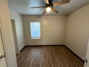 311 E Grove Ave in Visalia, CA - Building Photo - Building Photo