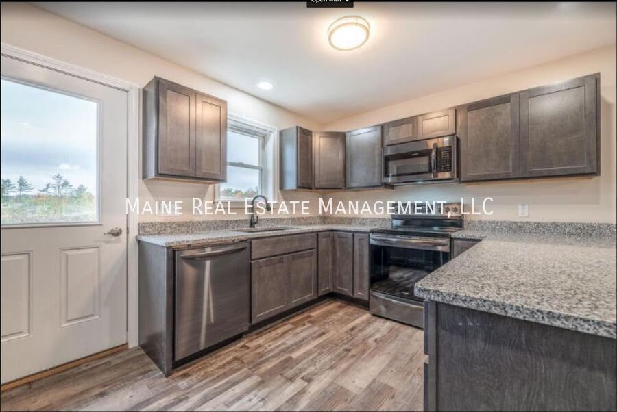 221 Mountain Rd in Saint Albans, ME - Building Photo