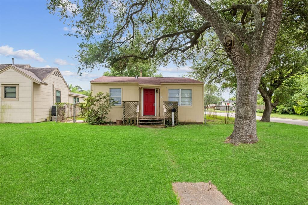 729 13th Ave N in Texas City, TX - Building Photo