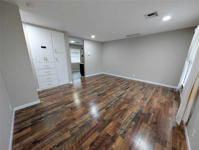 2216 Hasley Dr in The Village, OK - Building Photo - Building Photo