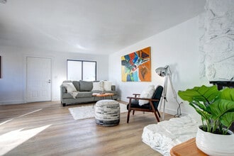 6911 W 87th Way, Unit 301 in Arvada, CO - Foto de edificio - Building Photo