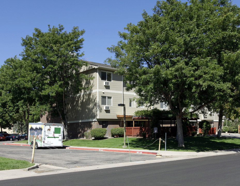 Kings Point Apartments in Denver, CO - Building Photo